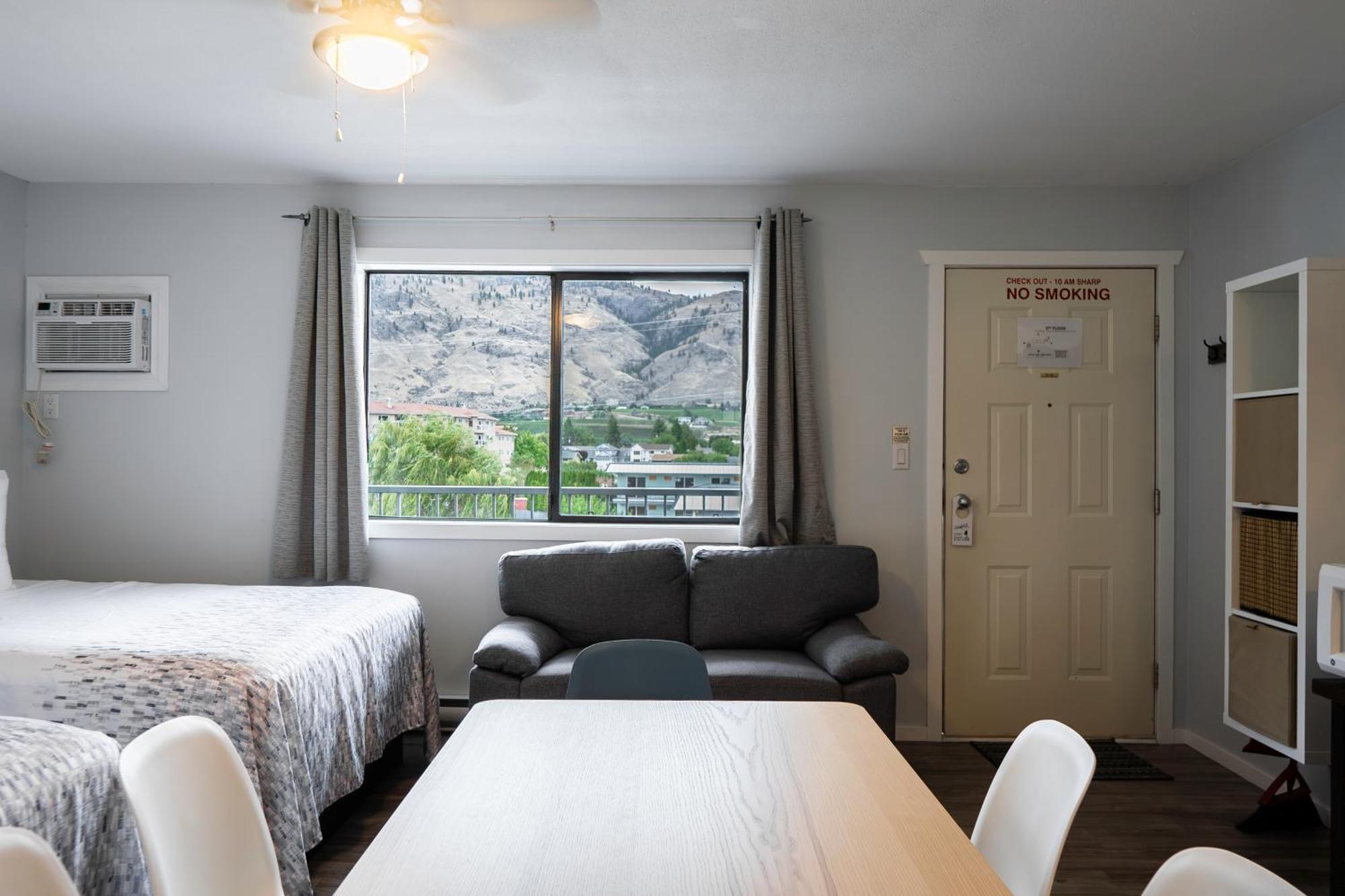Poplars Motel On The Lake Osoyoos Extérieur photo