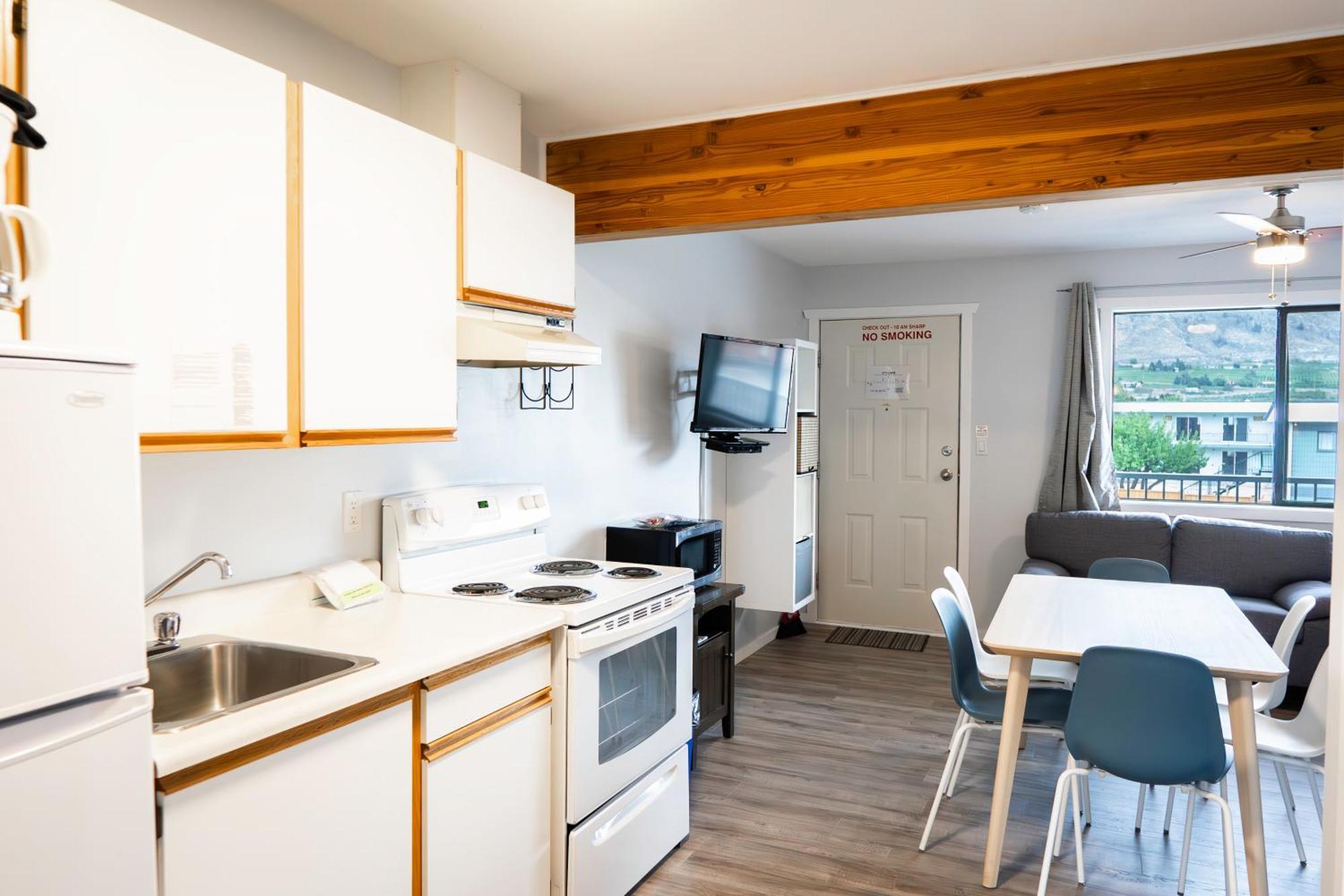 Poplars Motel On The Lake Osoyoos Extérieur photo