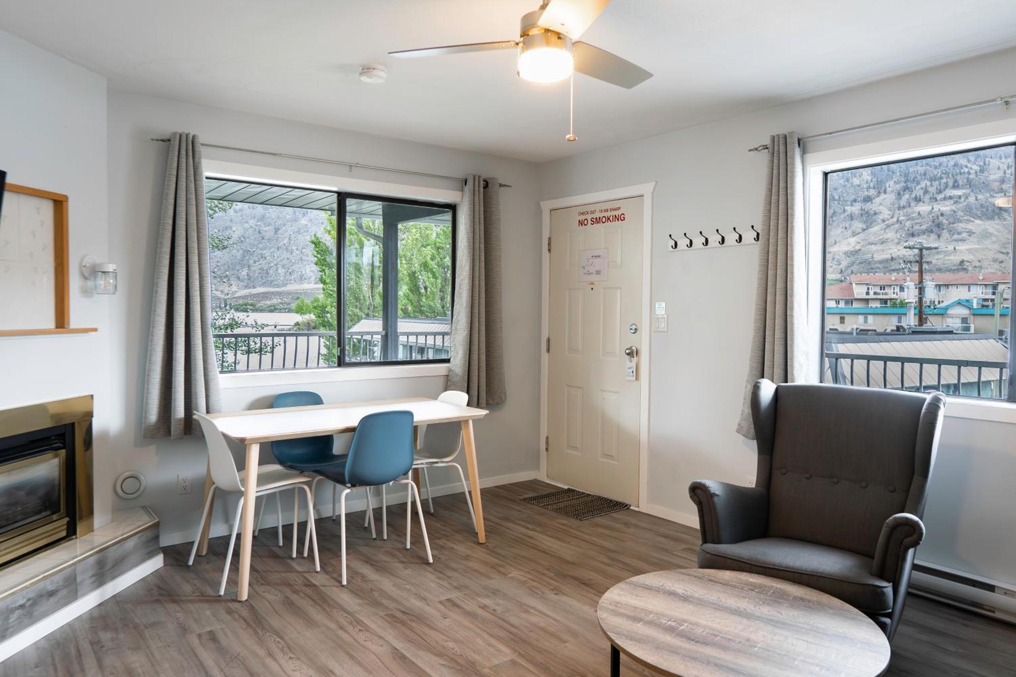 Poplars Motel On The Lake Osoyoos Extérieur photo