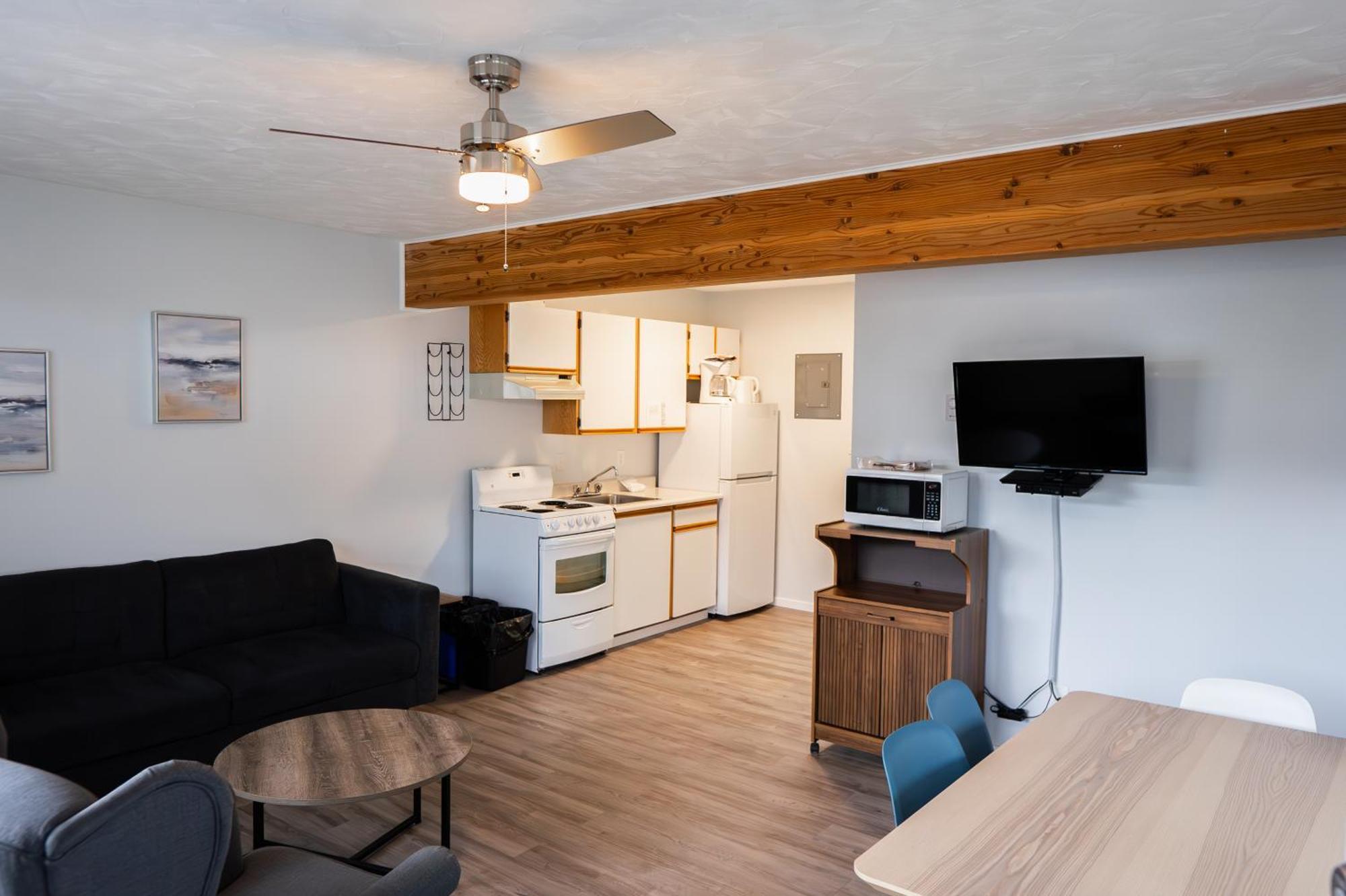 Poplars Motel On The Lake Osoyoos Extérieur photo